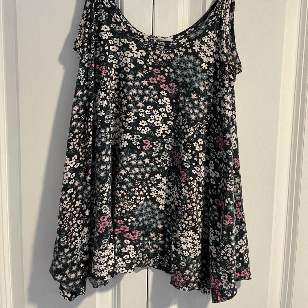 Flowery flowy fashion top